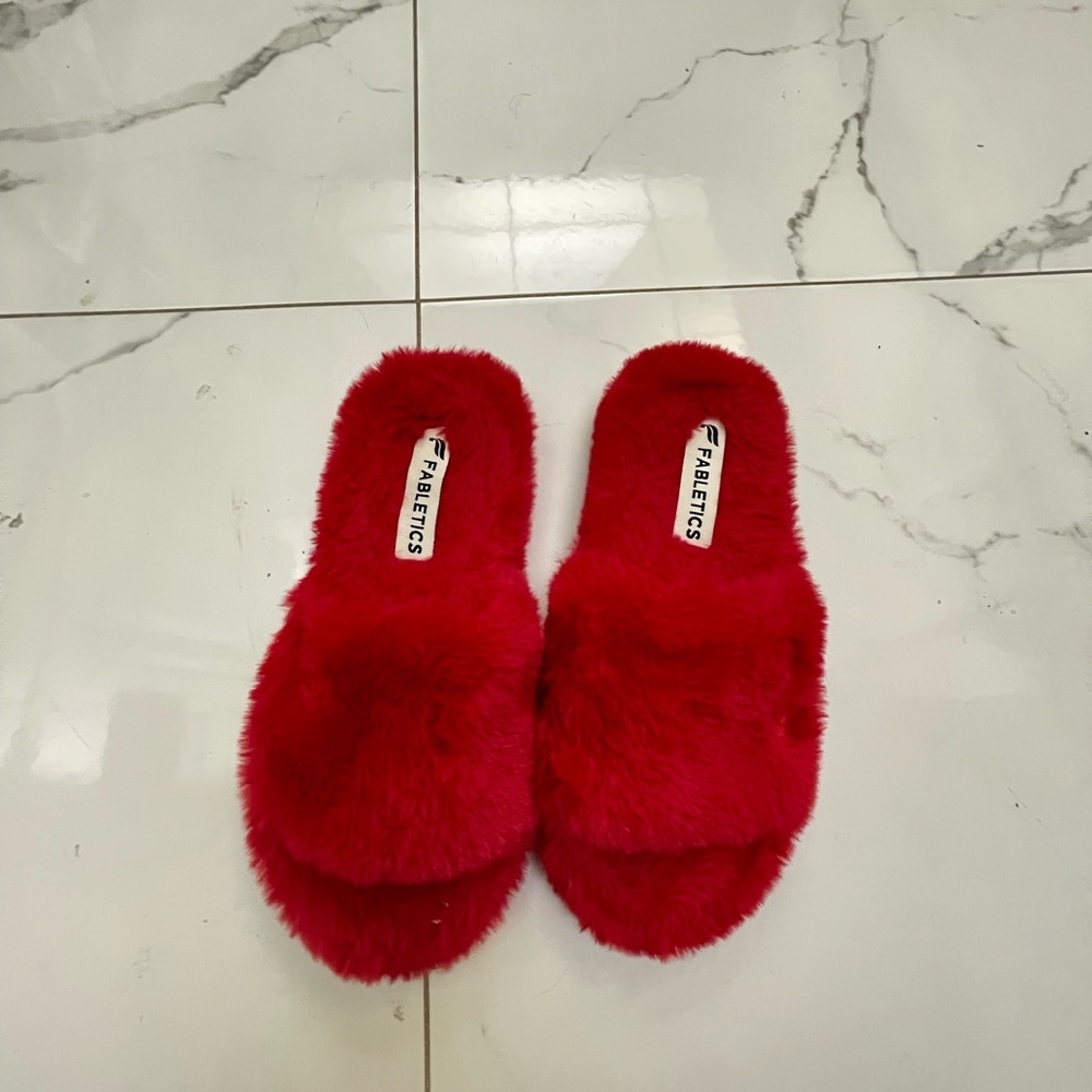 Fabletics Women's Vibrant Red Plush Slippers Size 6